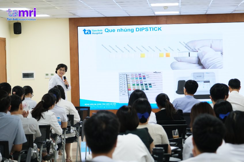 Dr. Ta Phuong Dung continued with a presentation focused on hematuria