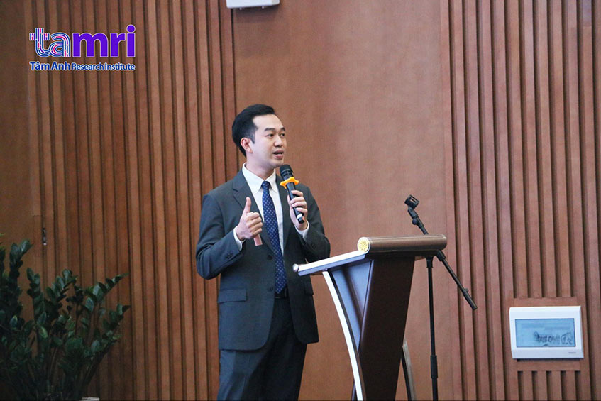 TS.BS Phạm Lê Duy, Trường Đại học Y Dược TP.HCM trình bày báo cáo chuyên đề “Viêm da cơ địa” tại hội nghị
