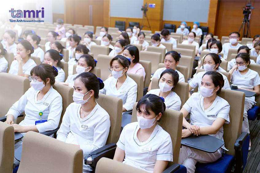 medical staff discuss at seminar