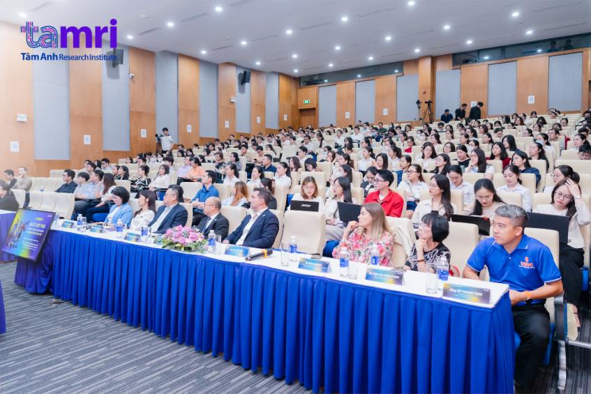 khán giả nghe chia sẻ bác sĩ chính