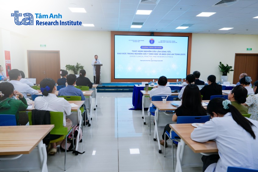 PGS.TS.BS Trần Quang Bính phát biểu khai mạc Chương trình tập huấn: Thực hành lâm sàng tốt, đạo đức trong nghiên cứu y sinh học và báo cáo an toàn (GCP)