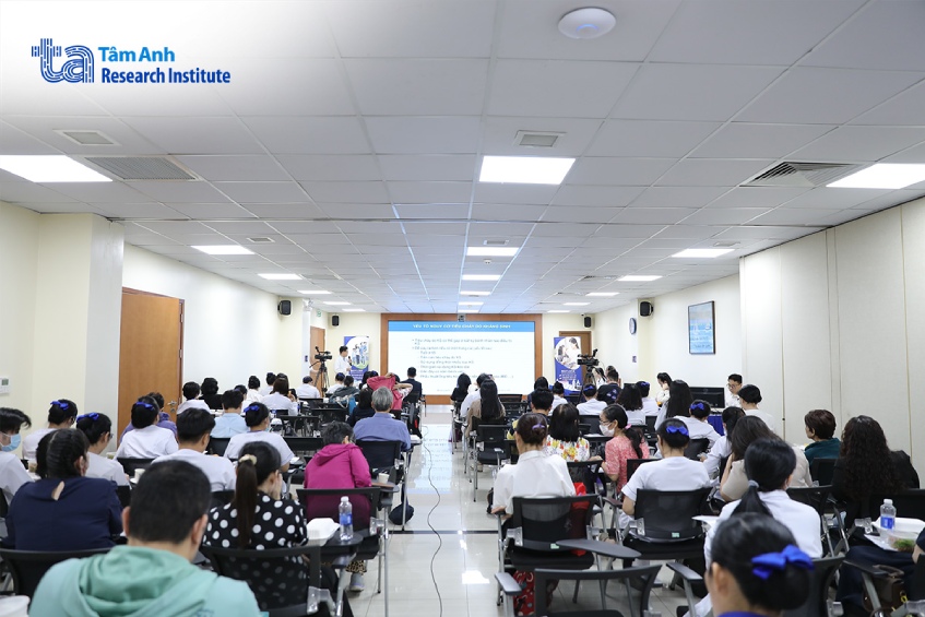 buổi sinh hoạt khoa học thu hút đông đảo bác sĩ, chuyên gia y tế