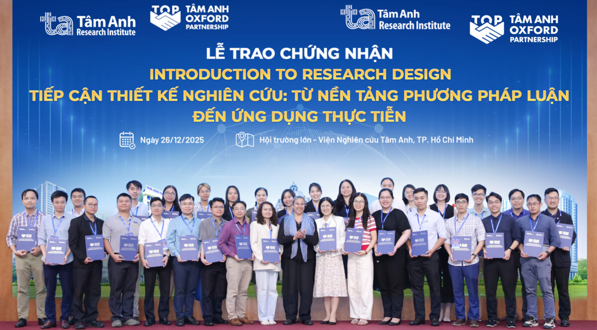 được trao chứng nhận hoàn thành khóa học