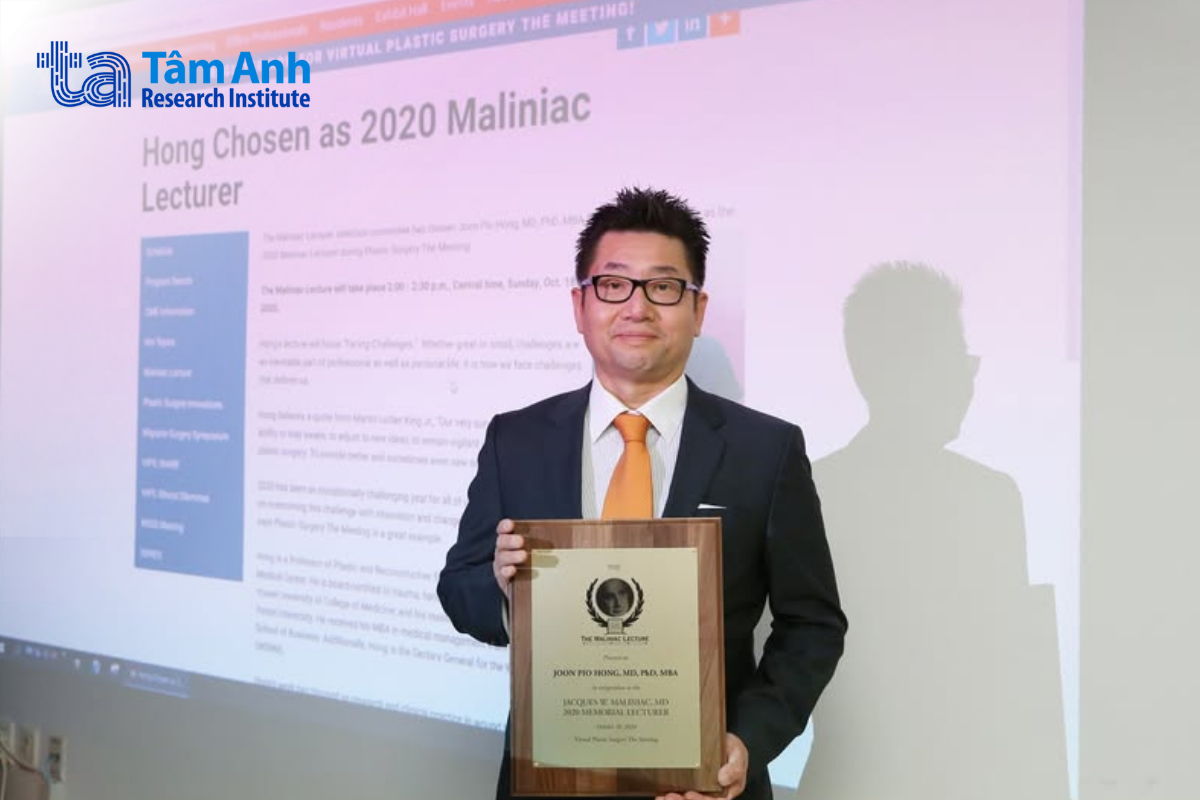 professor joon pio hong, md, phd, receiving the prestigious maliniac lecturer award