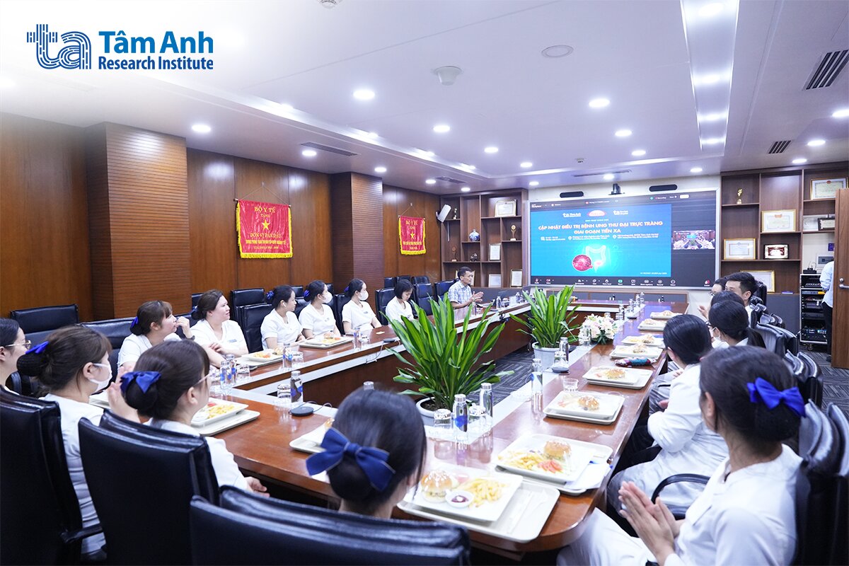 các bác sĩ tham gia buổi sinh hoạt