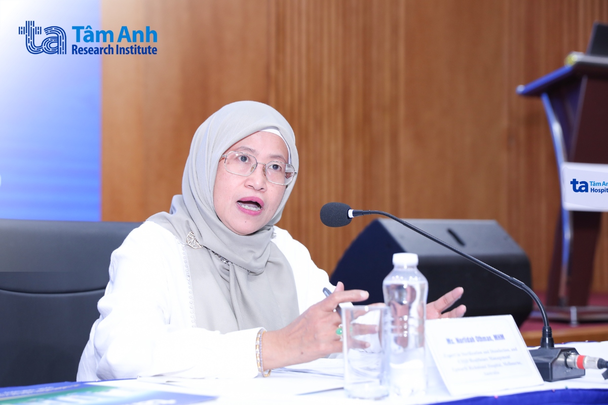 Theo ThS Norlidah Othman chia sẻ kinh nghiệm tại hội thảo