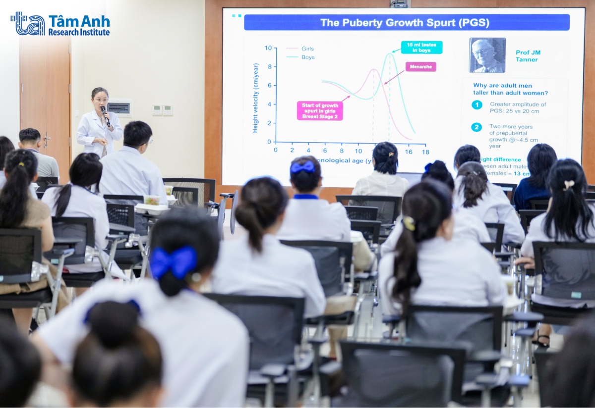 ThS.BSCKI Nguyễn Thị Thư Hương nói về điều trị cá thể hóa chậm tăng trưởng ở trẻ. Ảnh: Bệnh viện Đa khoa Tâm Anh