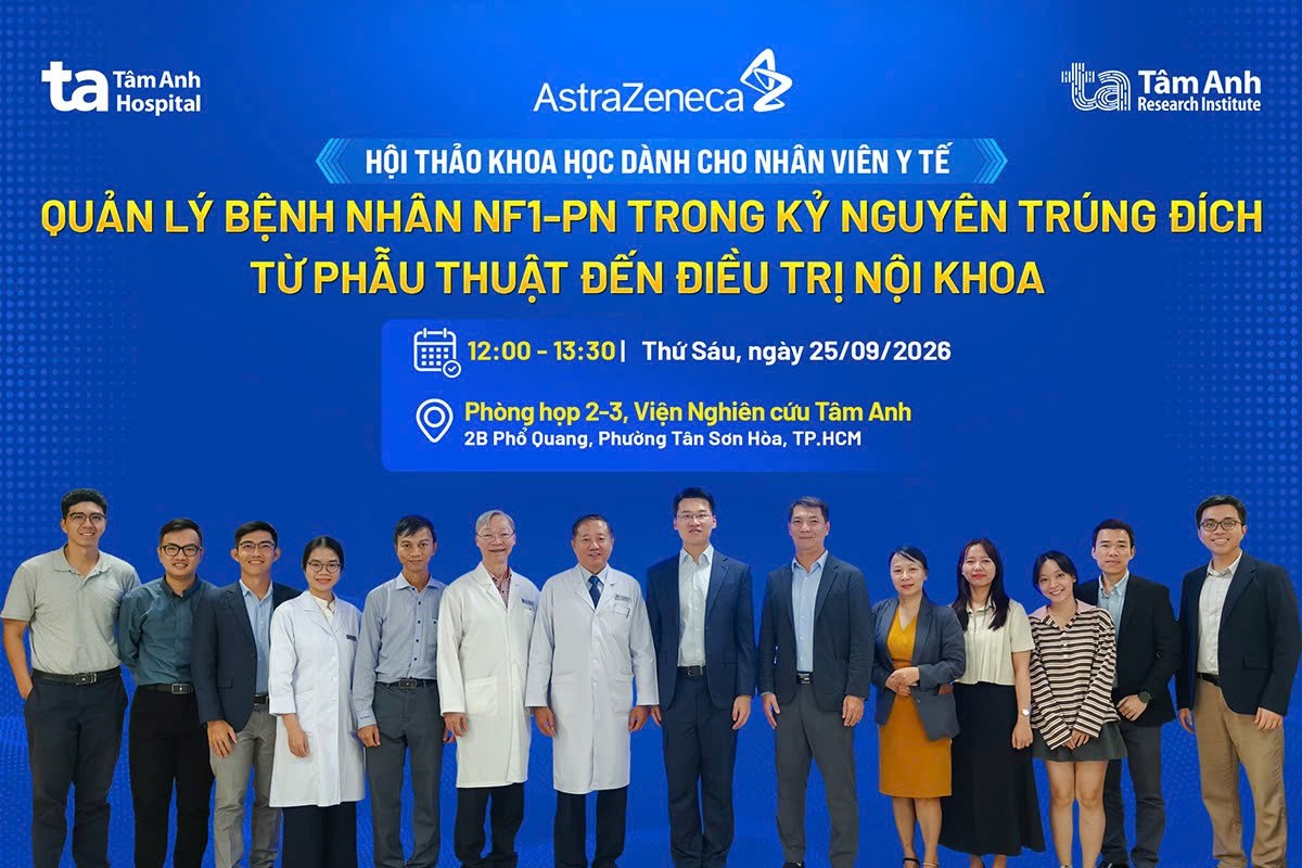 experts and physicians attending the scientific meeting