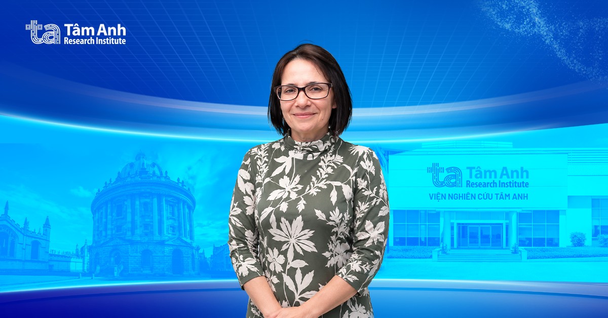 TS Anne Crook đảm nhiệm vai trò giảng viên trong khóa đào tạo